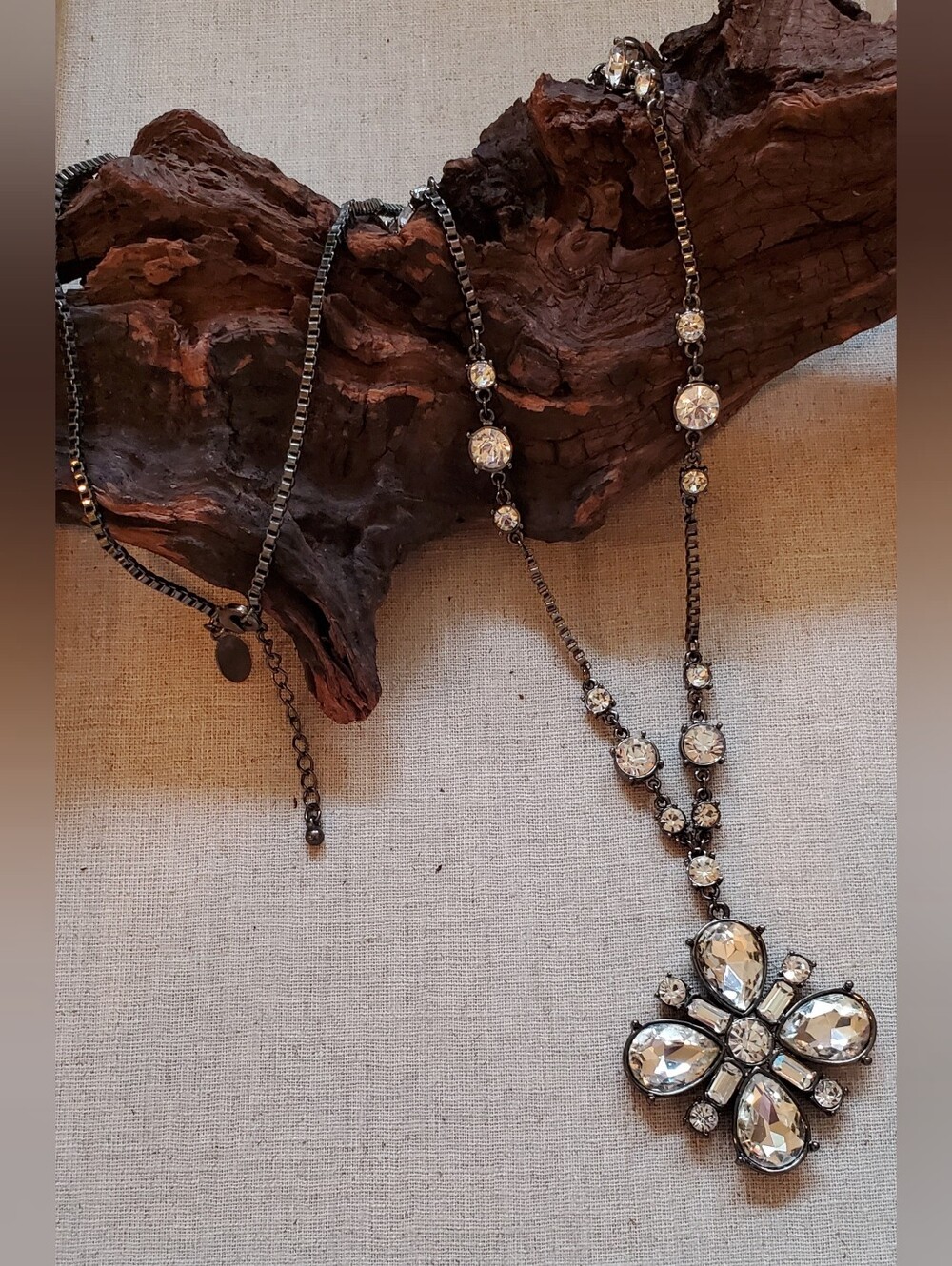 ​WHBM Dark Metal Clear Rhinestone Crystal Flower Pendant Station Necklace